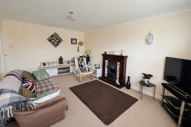 28, Deanwood Crescent, Bradford photo 4
