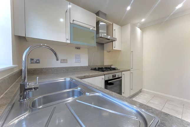 Tegan Close, SUTTON photo 4