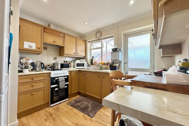 8, Castle Park, Cullompton photo 4