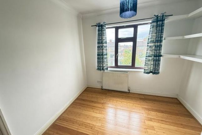 00, Linden Avenue, Ruislip photo 4