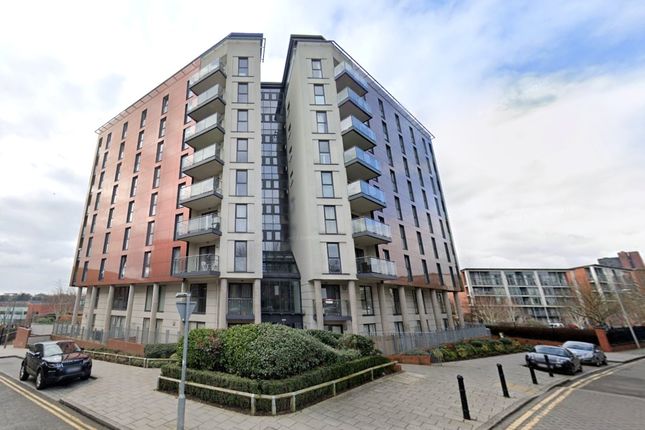 2-bed flat on 32 Central Plaza, 61, Mason Way, West Midlands, £200,000
