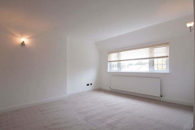 Flat 6, Quelland Beverley Close, Epsom photo 4