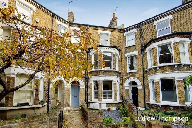 Thumbnail Flat to rent in Heyford Avenue, London