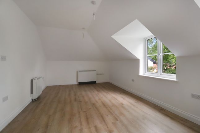 15, School Meadow, Guildford photo 4