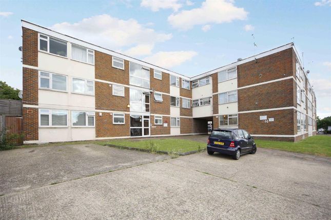 Thumbnail Flat to rent in Stonehill Court, Markfield Gardens, Chingford