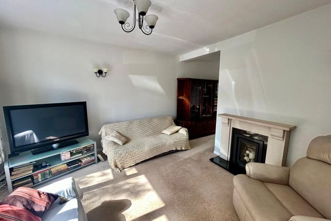 53, Ferndale Road, Fleet photo 2