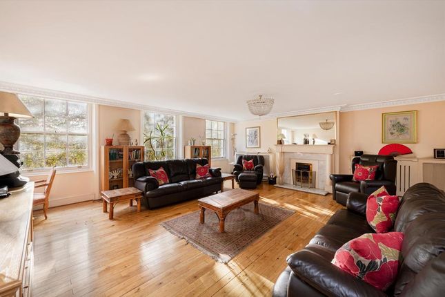 Flat for sale in Hyde Park Square, London