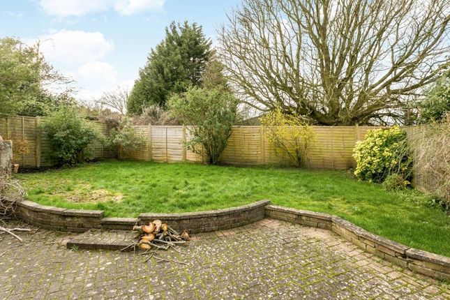 14, The Warren, Buckinghamshire photo 3