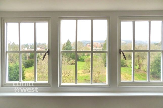 29, Linden Court, 29, Lesbourne Road, Reigate photo 3