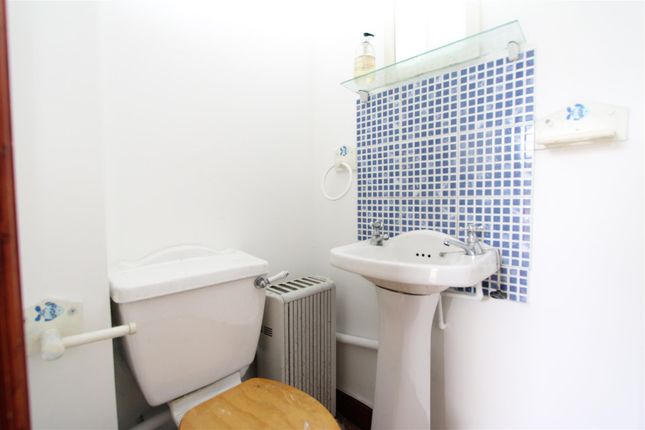621, Leeds Road, Bradford photo 5