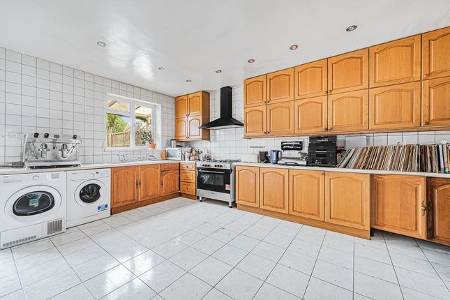 70, Greenford Avenue, London photo 4