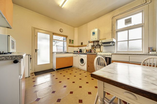30, Winn Road, London photo 2