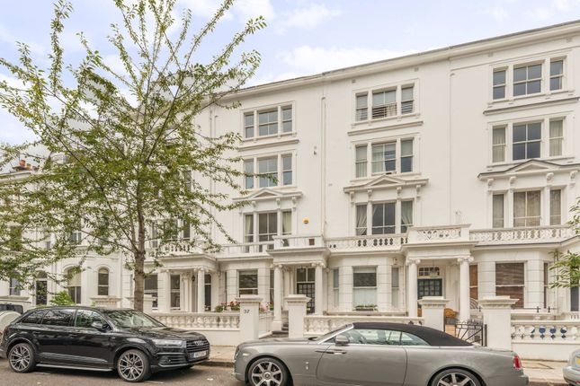 Thumbnail Flat to rent in Palace Gardens Terrace, Kensington, London