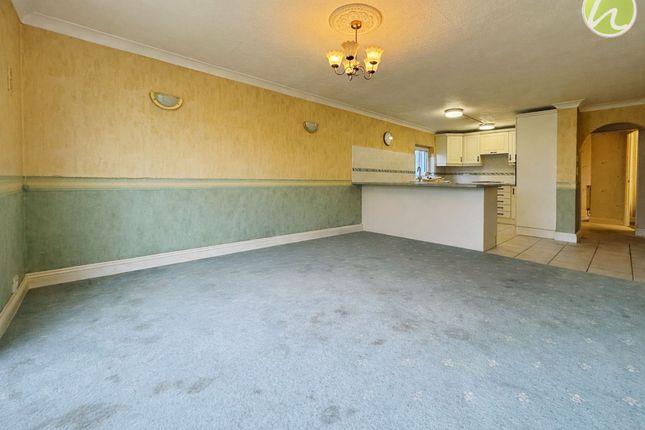 4 Giffords Cross Avenue, Stanford-Le-Hope photo 3