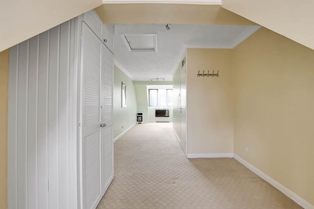 01-c24Ejhhgll - 6 Kestrell House - 1-Small