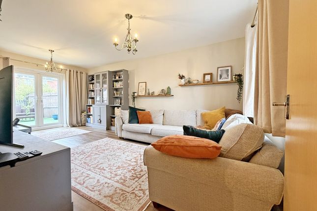 108, Lonydd Glas, Pontyclun photo 3
