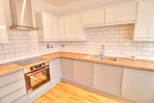 Flat to rent in White Hart Street, High Wycombe, Buckinghamshire