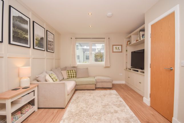 23, Hutchison Avenue, Aberfeldy photo 3