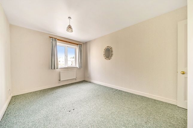 Flat for sale in St. Marys Mead, Witney, Oxfordshire