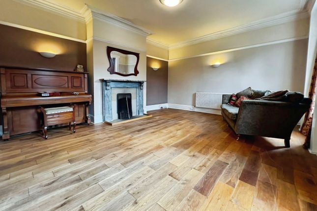 2, Elmwood Place, Bradford photo 3