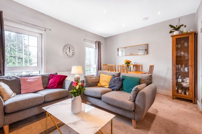 First Floor Flat, 829, Garratt Lane, London photo 4
