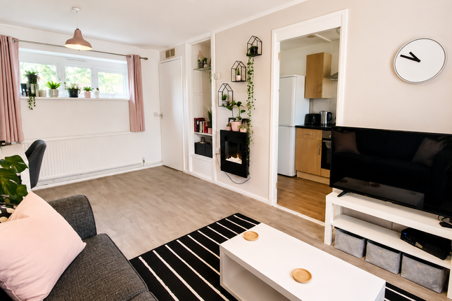 2,  Holtdale Avenue, Leeds photo 2