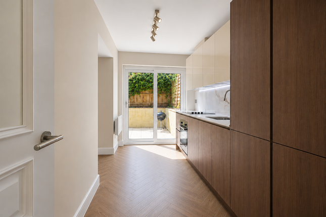 19A, Silverthorne Road, London, SW8 3BA, London photo 2