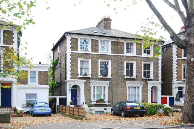 Flat to rent in Chiswick High Road, Gunnersbury, London
