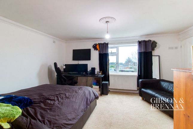 Thumbnail Detached house for sale in Central Avenue, Rochford