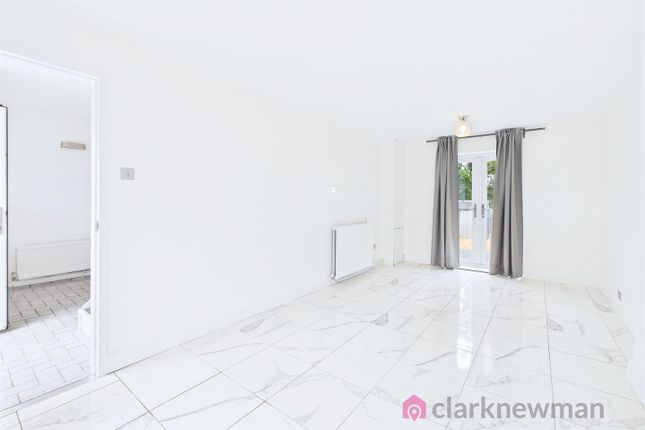 41, Ash Tree Field, Harlow photo 3