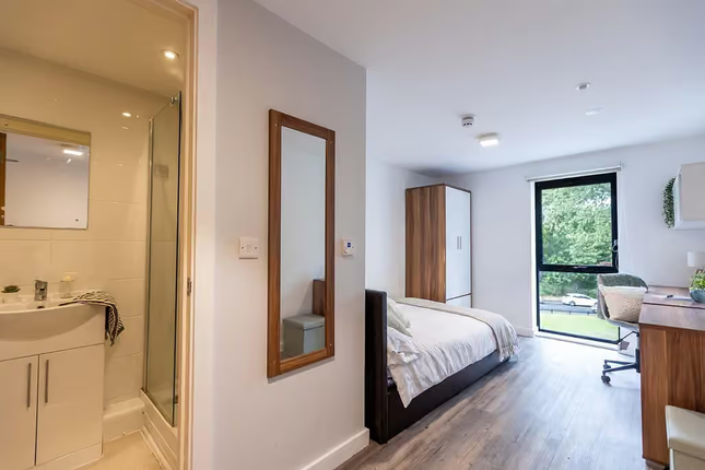 Austin Hall, 7, Servia Road, Leeds photo 2