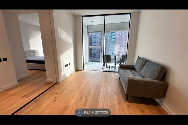 Flat to rent in Electric Boulevard, London
