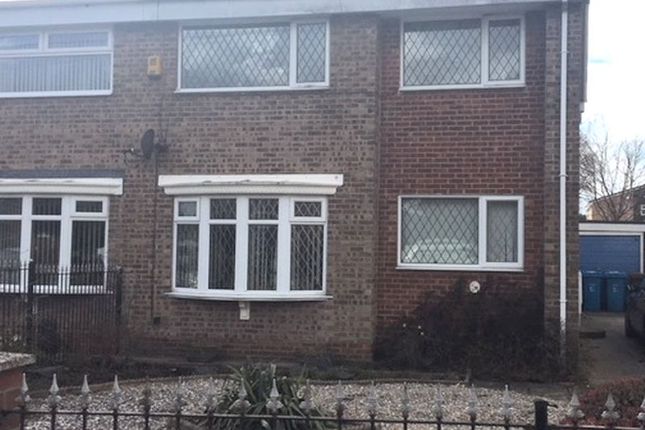 4 bed semi-detached house to rent in Downfield Avenue, Hull