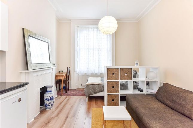 Flat B, 13, Regent Square, Bloomsbury photo 4