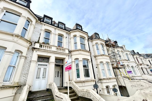 Flat to rent in Alhambra Road, Southsea