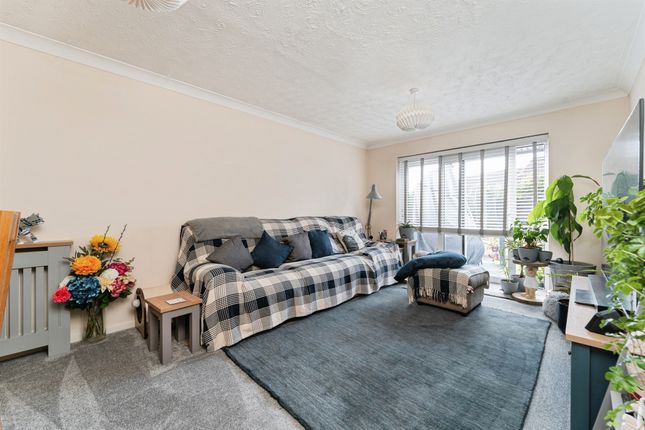 32, Landau Way, March photo 4