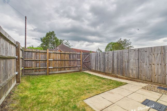 27 Russell Avenue, Aylesbury photo 3