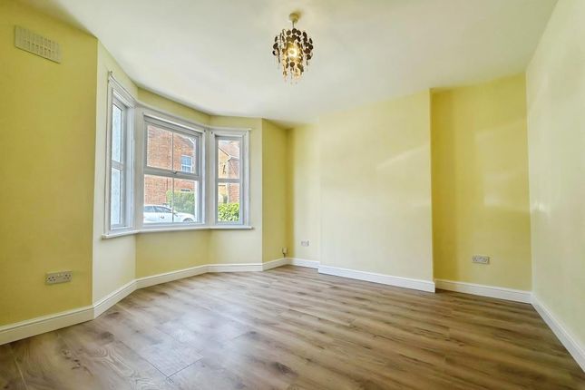 56 The Crescent, Slough, Slough photo 3