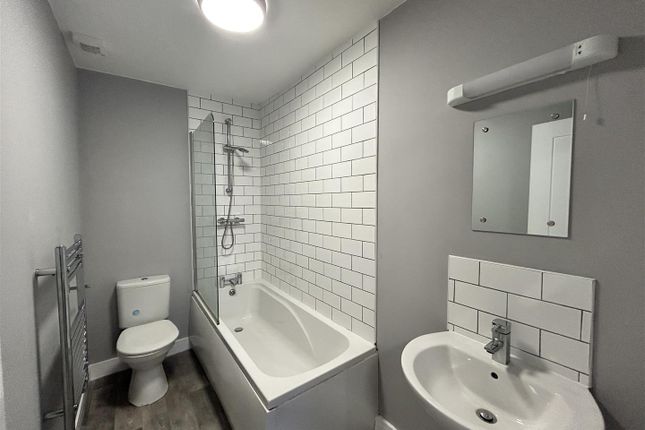 Flat 1, Lloyd Street, Llanelli photo 5