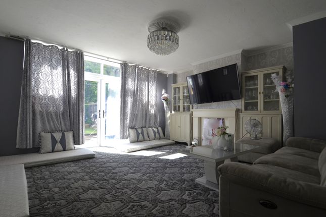 9, Gleneagles Close, Staines-upon-Thames photo 2