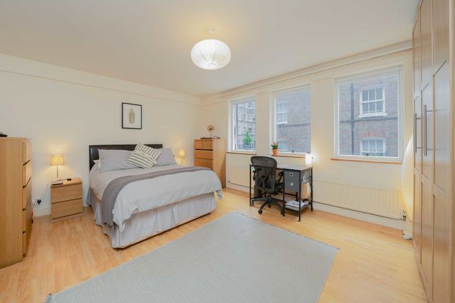 Flat to rent in Old Pye Street, London