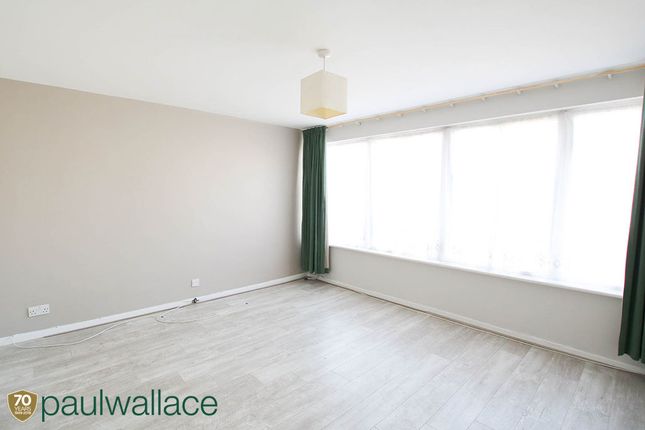 4 Heaton Court, High Street, Waltham Cross photo 2