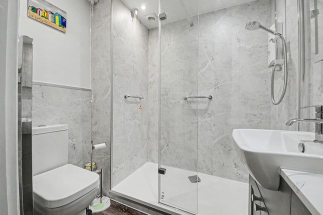 Flat 33 Victor Court, Thornhill Park Road, Thornhill, Southampton photo 4