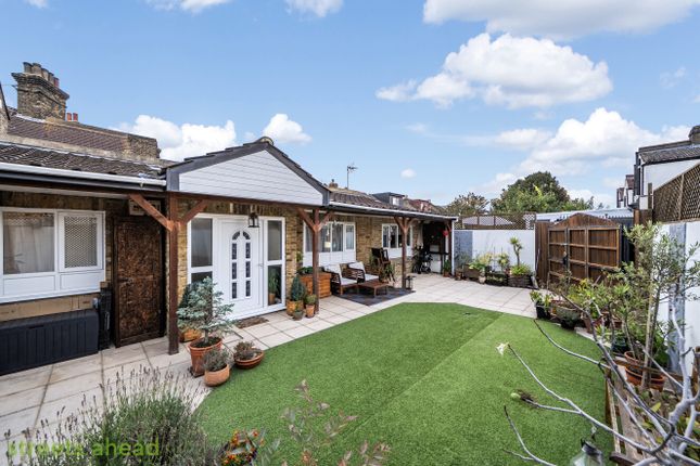 2-bed bungalow on 128, Sutherland Road, Croydon, £335,000
