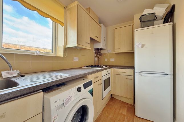 Flat 2, 48F, High Street, Portsmouth photo 3