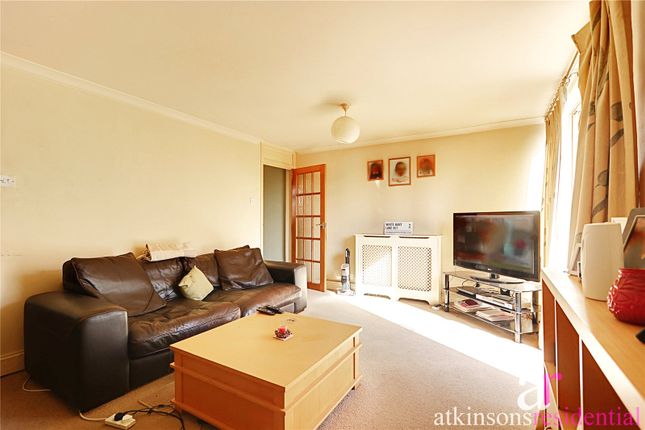 172, Holtwhites Hill, Middlesex photo 4