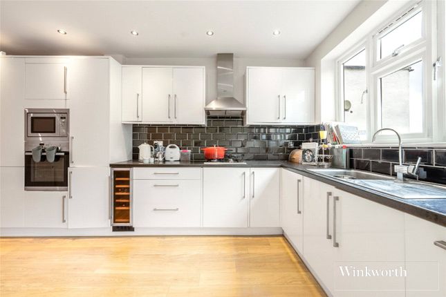 56, Sandringham Gardens, North Finchley photo 4