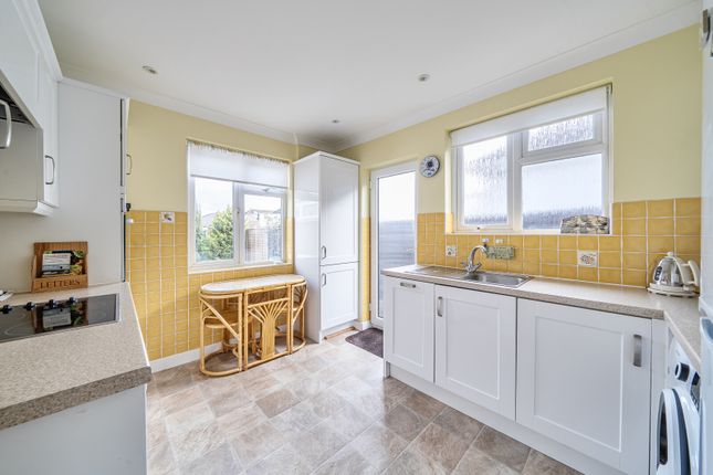 18, Lois Drive, Shepperton photo 4