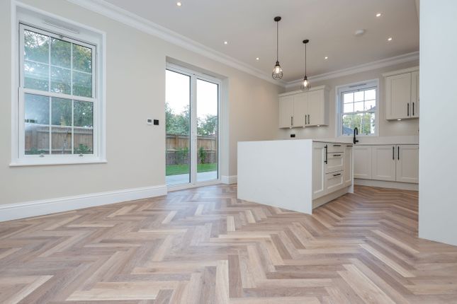 Kitchen &amp; Dining
