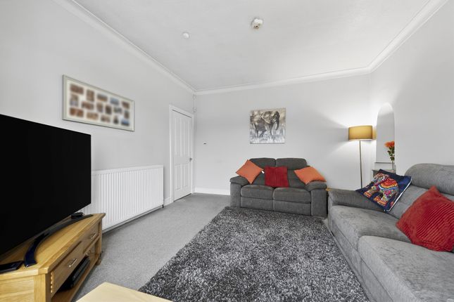 195, Kings Park Avenue, Glasgow photo 3